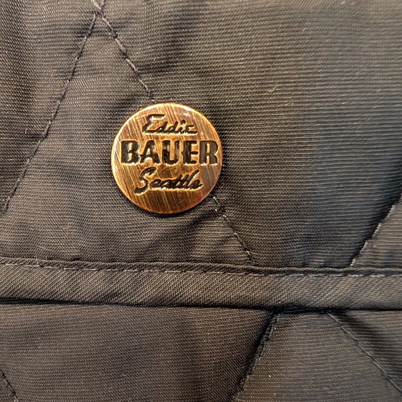 Eddie Bauer quilted jacket. - Picture 2 of 8